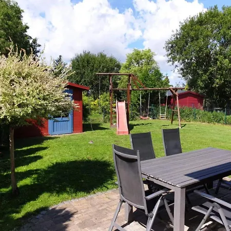 Familienidyll Usedom Mit Garten & Wlan Цинновиц